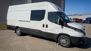 IVECO Daily 35S18 V VAN przewóz osób