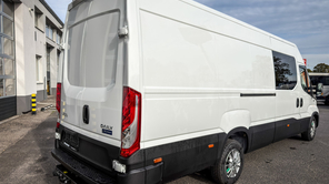 IVECO Daily 35S18A8 V VAN przewóz osób