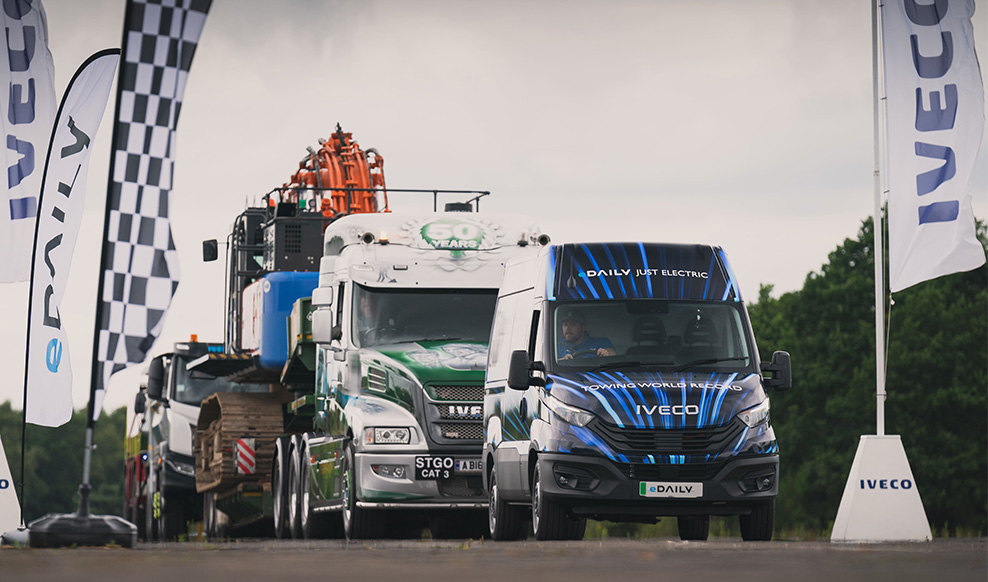 IVECO eDaily holuje zestaw o masie ponad 153 ton i ustanawia REKORD GUINNESSA